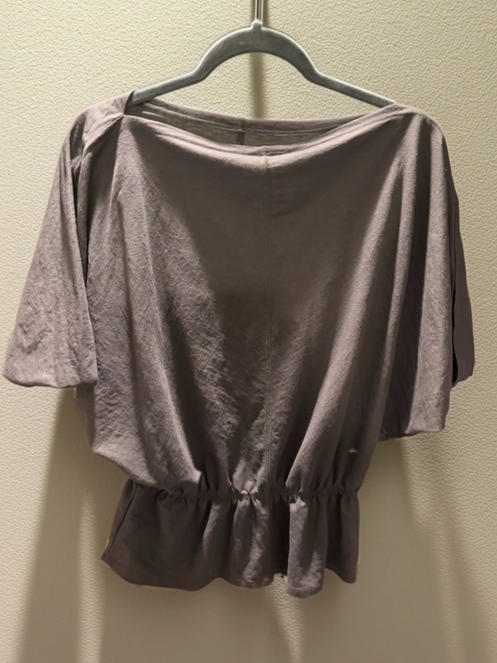 Women's Soft Scoop Neck Peplum Top in Grey! Excellent for Work or Going Out!! 🩷🩷